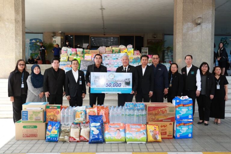 กคช.รับมอบสิ่งของช่วยน้ำท่วมภาคใต้