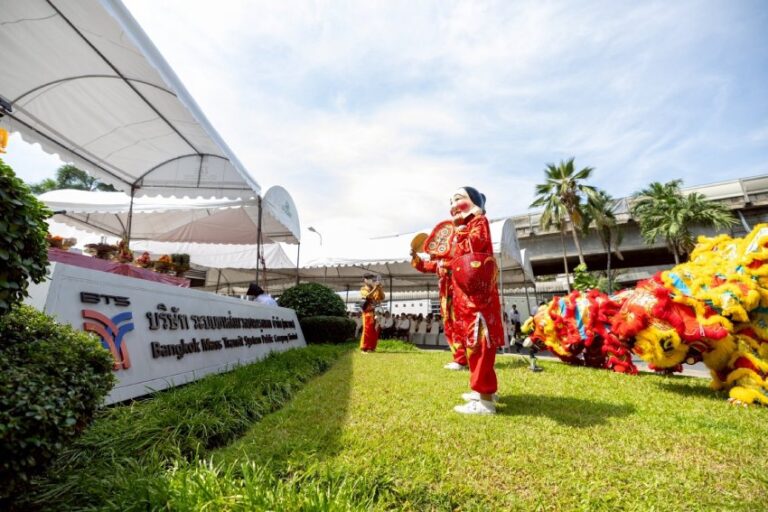 บีทีเอสจัดพิธีบวงสรวงสักการะสิ่งศักดิ์สิทธิ์ เพื่อเสริมความเป็นสิริมงคล