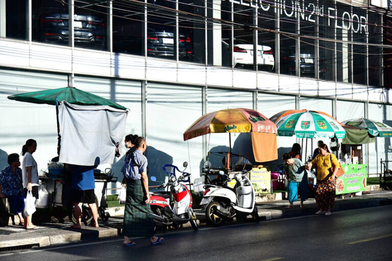 กทม.จัดระเบียบผู้ค้า กวดขันหาบเร่ทางเท้าย่านราชประสงค์