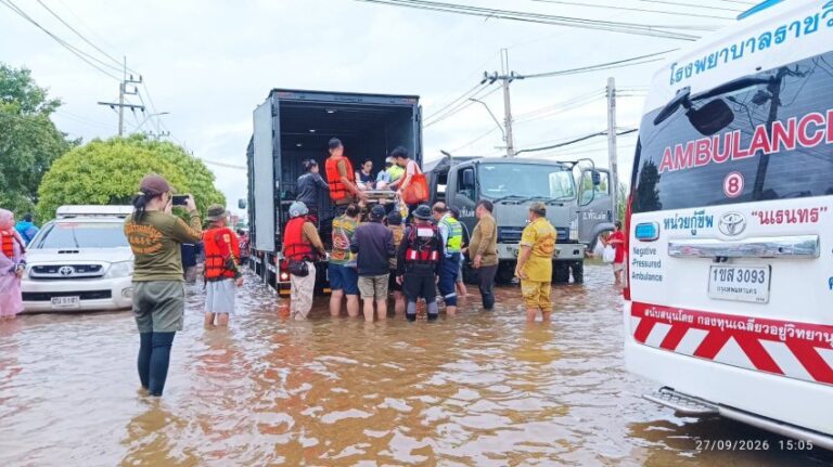 กทม.-สธ. ระดมช่วยผู้ประสบภัยน้ำท่วม พื้นที่ลาดกระบัง-บางกะปิ